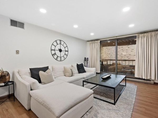 1818 E Shorewood BOULEVARD, Unit 211, Shorewood, WI 53211