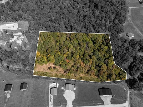 330 Emma Kay Lane , Clifton, TN 38425