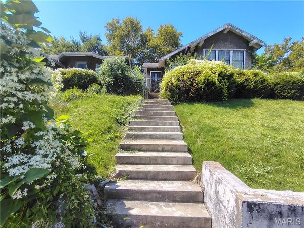 5452 W Florissant Avenue , St Louis, MO 63120