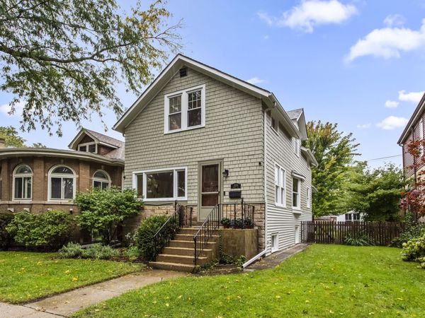 2626 W Morse Avenue , Chicago, IL 60645