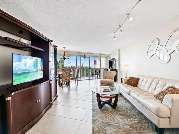 6911 Environ Boulevard, Unit 8K, Lauderhill, FL 33319