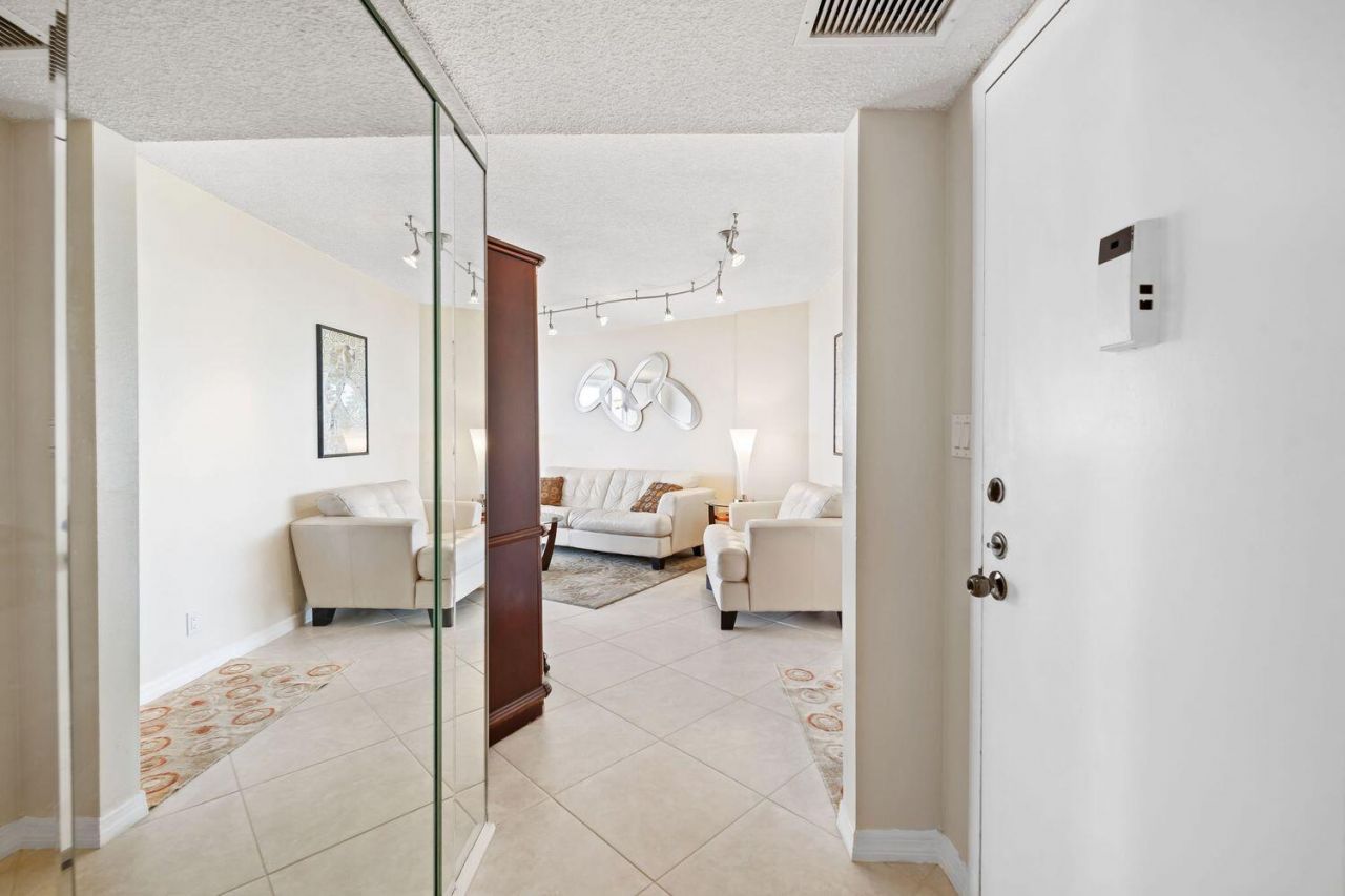 6911 Environ Boulevard, Unit 8K, Lauderhill, FL 33319 Photo