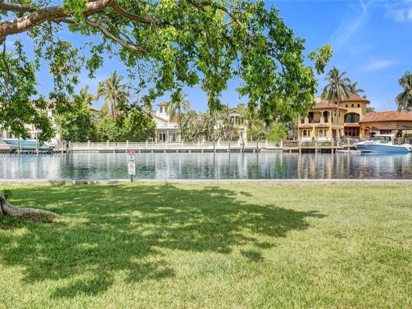 2000 Atlantic Shores Blvd , Unit 207, Hallandale Beach, FL 33009
