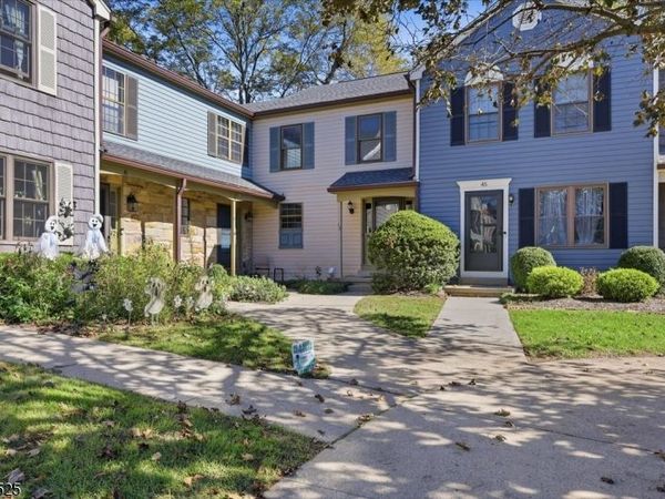 44 Wood Duck Ct, Allamuchy, NJ 07840