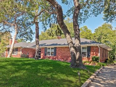 447 W Colorado Boulevard, Dallas, TX 75208