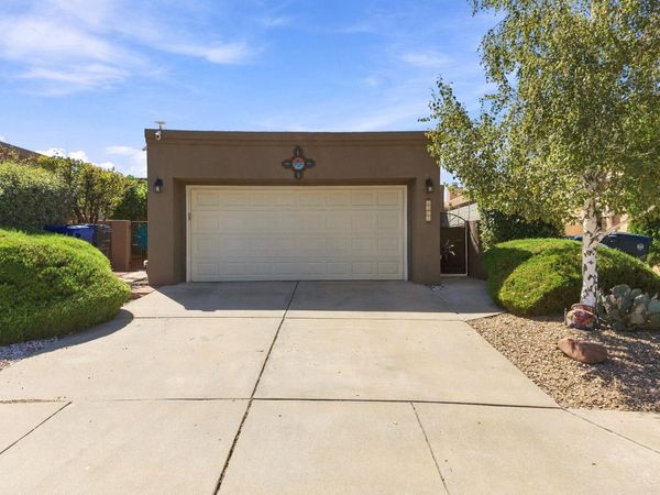 9916 Lagrima De Oro Road NE, Albuquerque, NM 87111