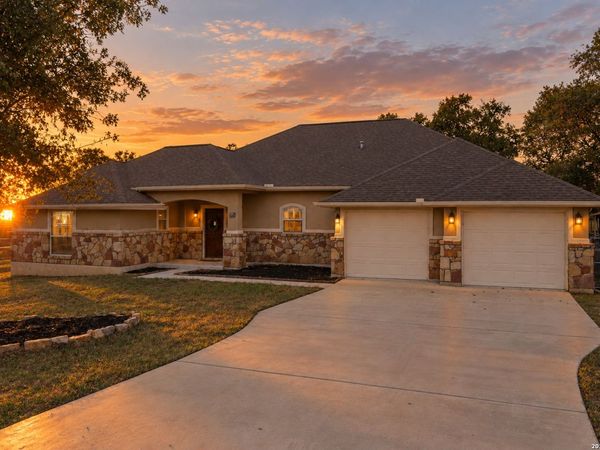 237 Great Oaks Blvd, La Vernia, TX 78121