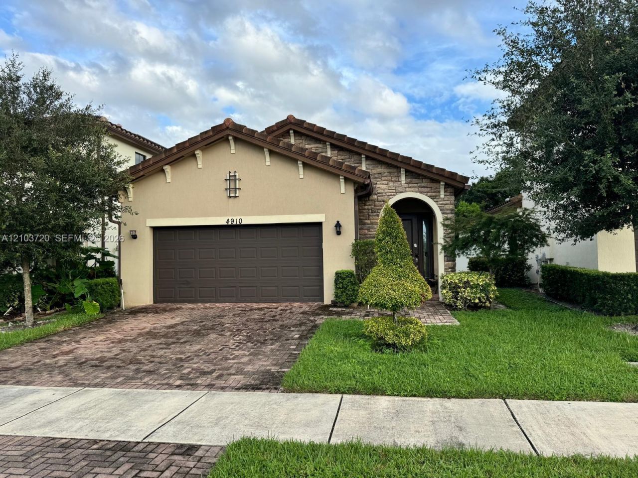 4910 NW 48th Ln , Tamarac, FL 33319 Photo