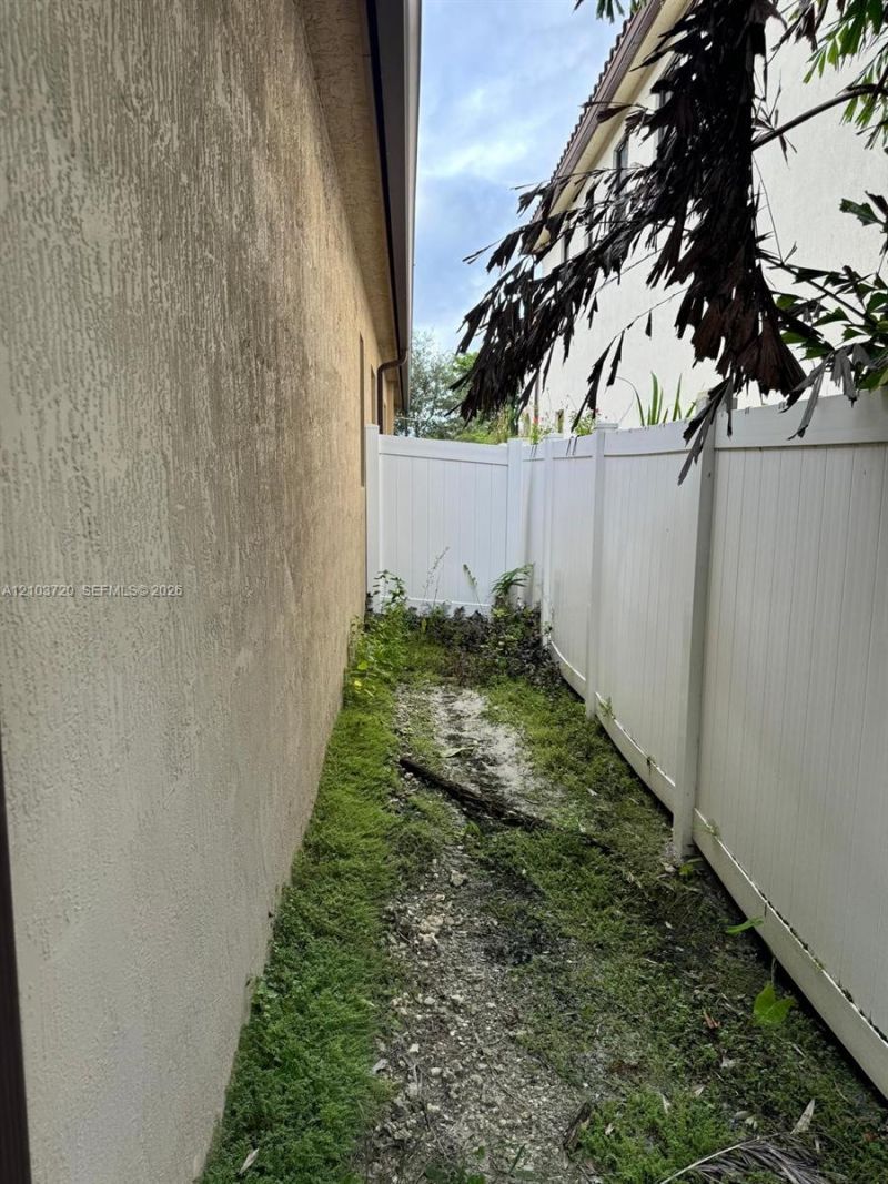 4910 NW 48th Ln , Tamarac, FL 33319 Photo