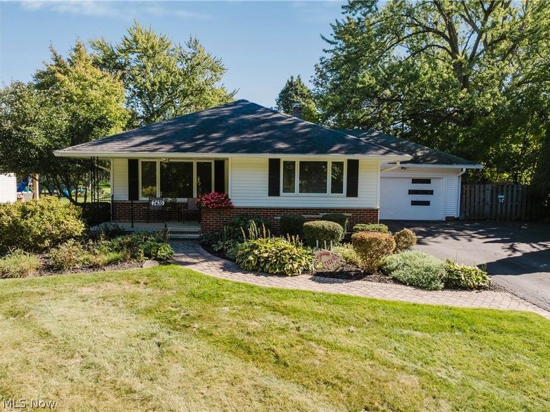 7435 Nethersole Drive, Middleburg Heights, OH 44130 Photo 1