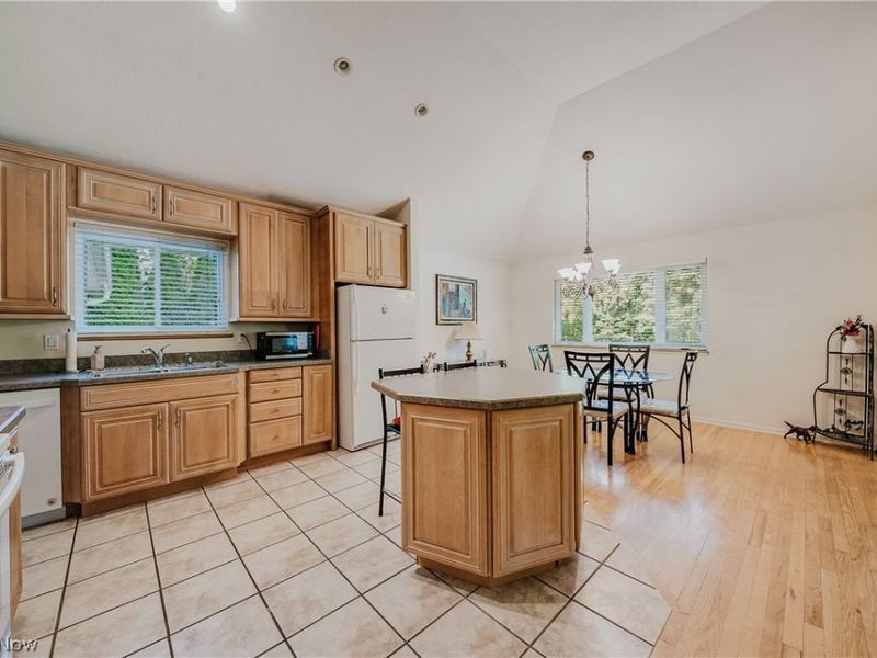 7435 Nethersole Drive, Middleburg Heights, OH 44130 Photo 10