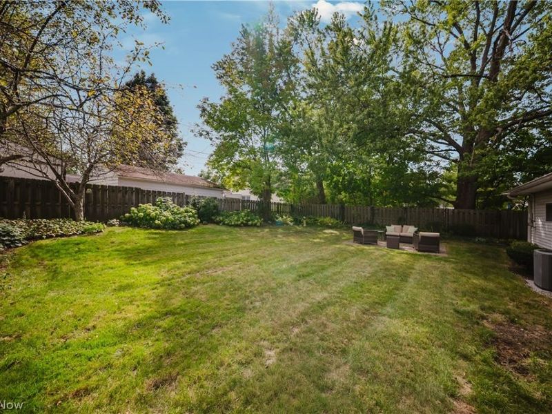 7435 Nethersole Drive, Middleburg Heights, OH 44130 Photo 4