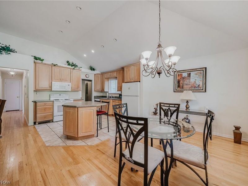 7435 Nethersole Drive, Middleburg Heights, OH 44130 Photo 5