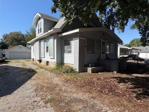 429 Washington Avenue , Alton, IL 62024