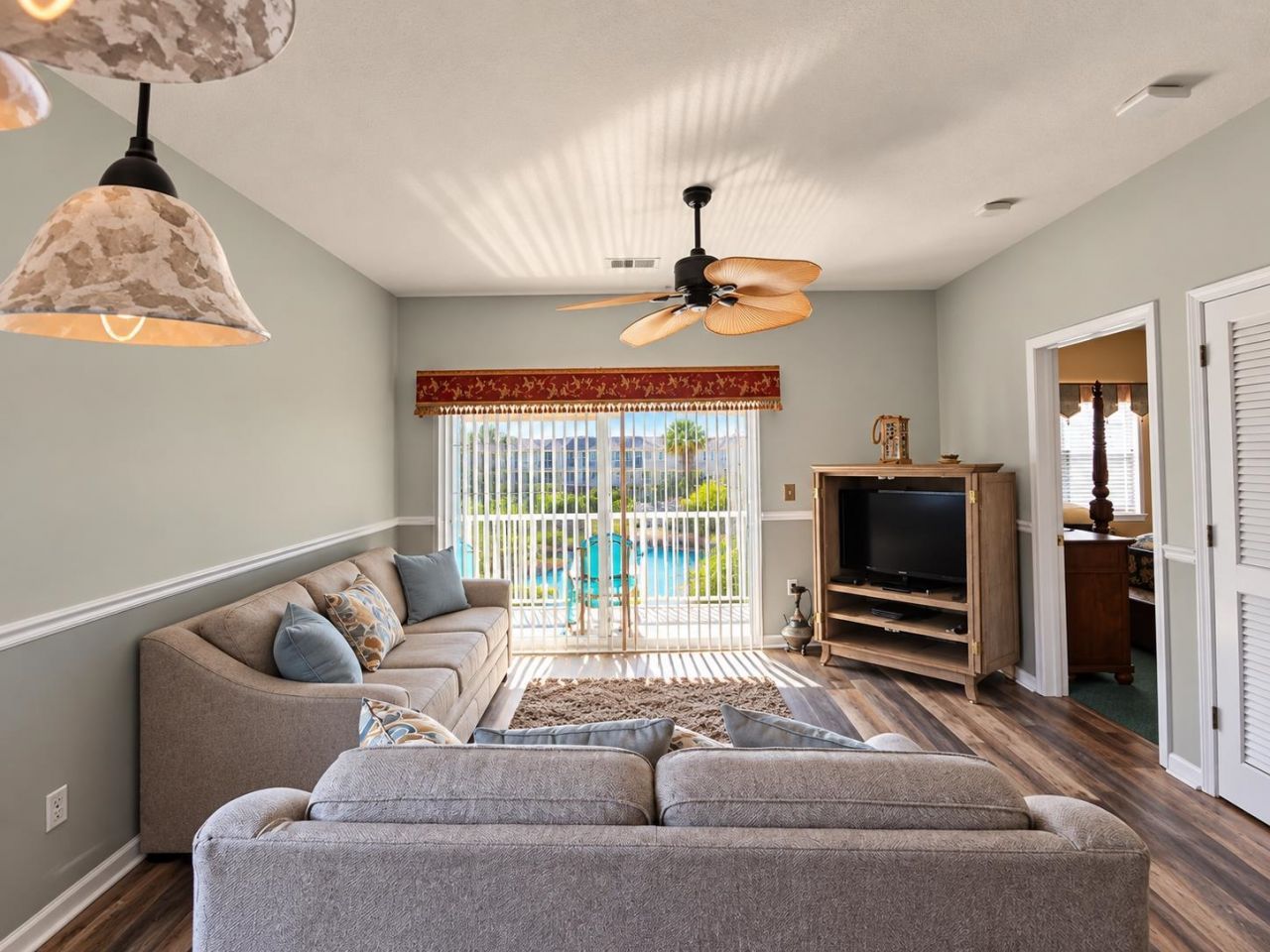 2490 Coastline Ct. Photo 11