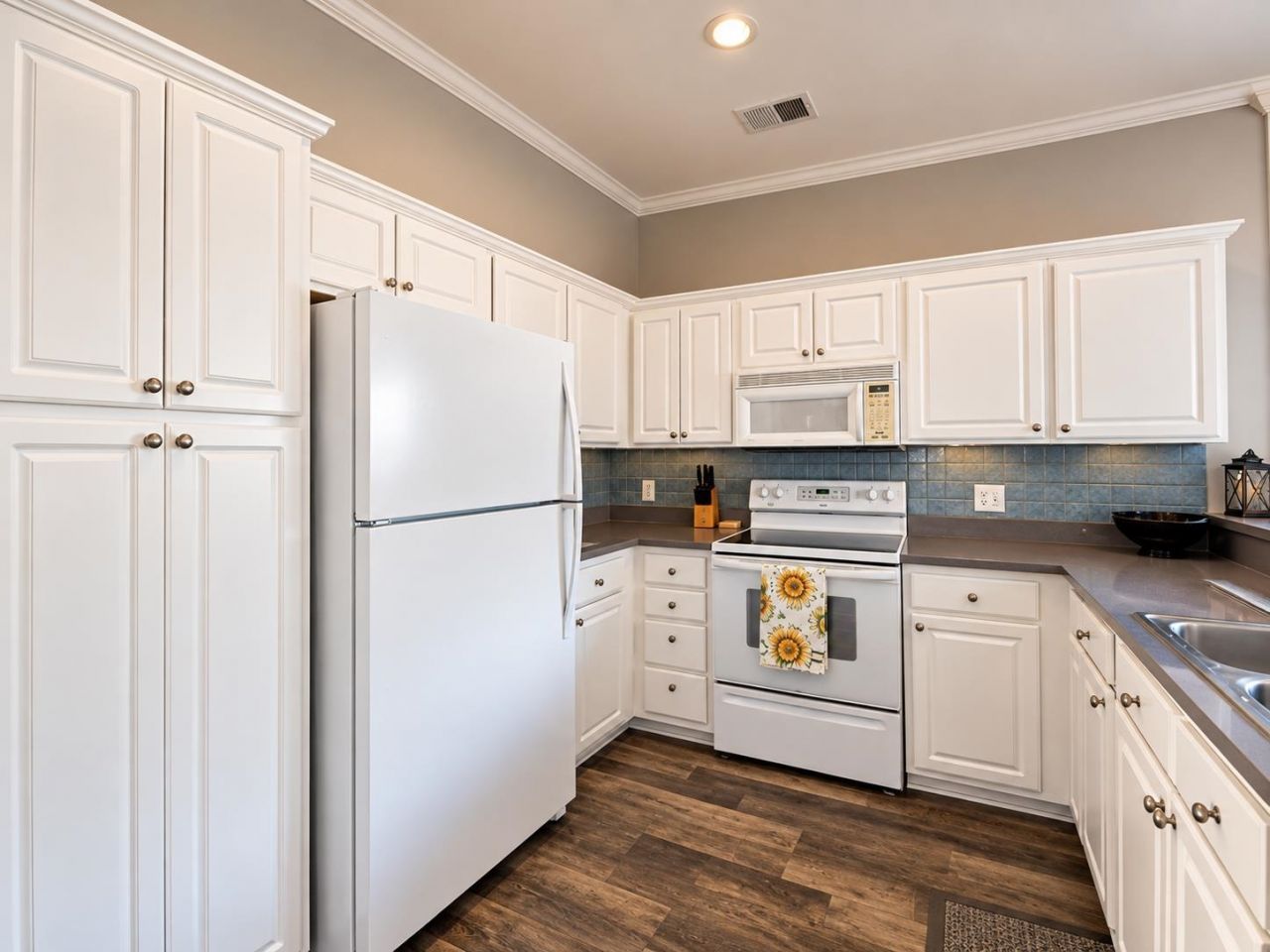 2490 Coastline Ct. Photo 7