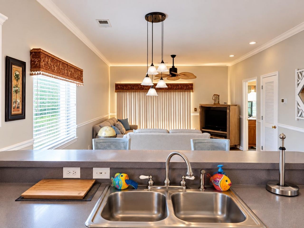 2490 Coastline Ct. Photo 9