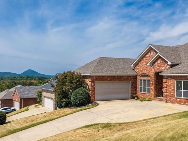 245 Summit Valley Circle , Maumelle, AR 72113