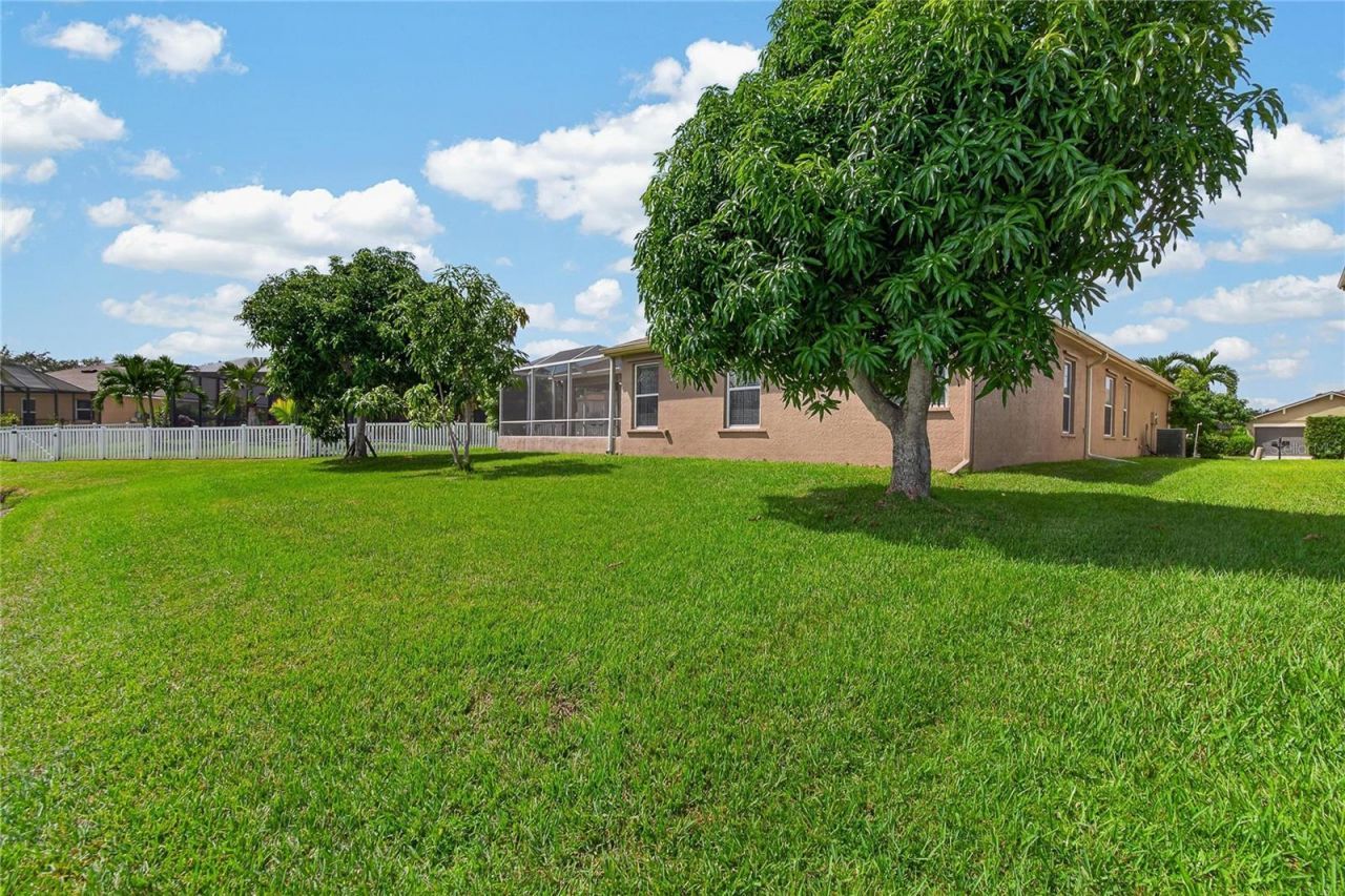 6129 41st Street Street E, Bradenton, FL 34203 Photo