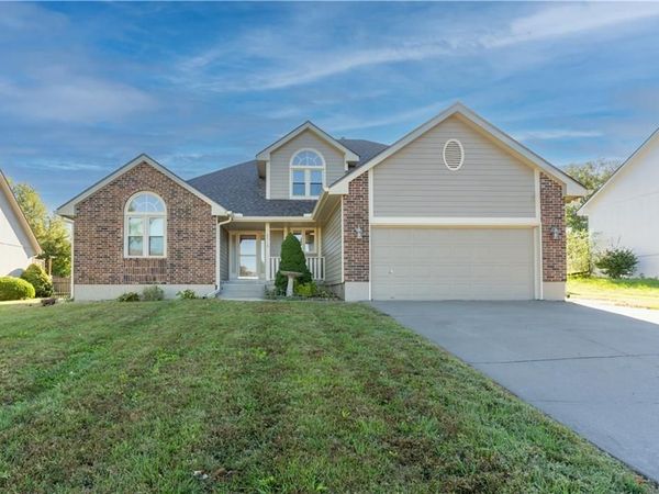 3725 SW Evergreen Lane, Lee's Summit, MO 64082