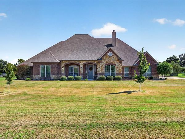 225 Diamond Rose Drive, Burleson, TX 76028
