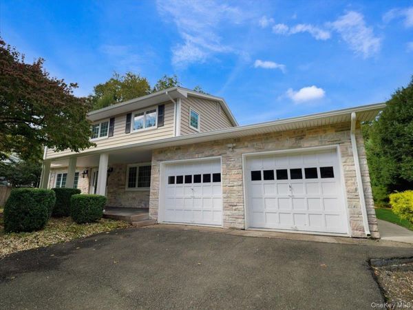 15 Sterling Forest Lane, Suffern, NY 10901