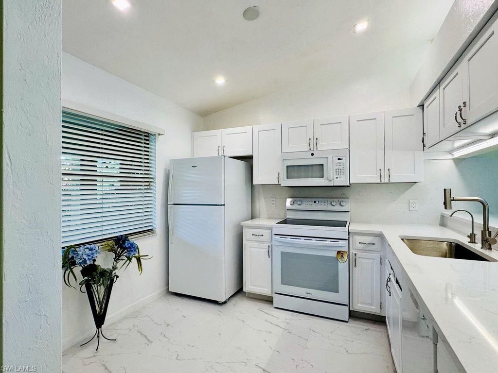 2037 Pine Isle Ln , Unit 2037, Naples, FL 34112 Photo