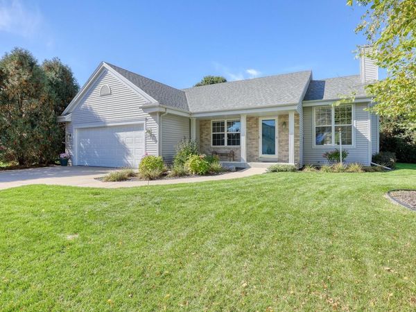 419 Majeskie DRIVE, Pewaukee, WI 53072