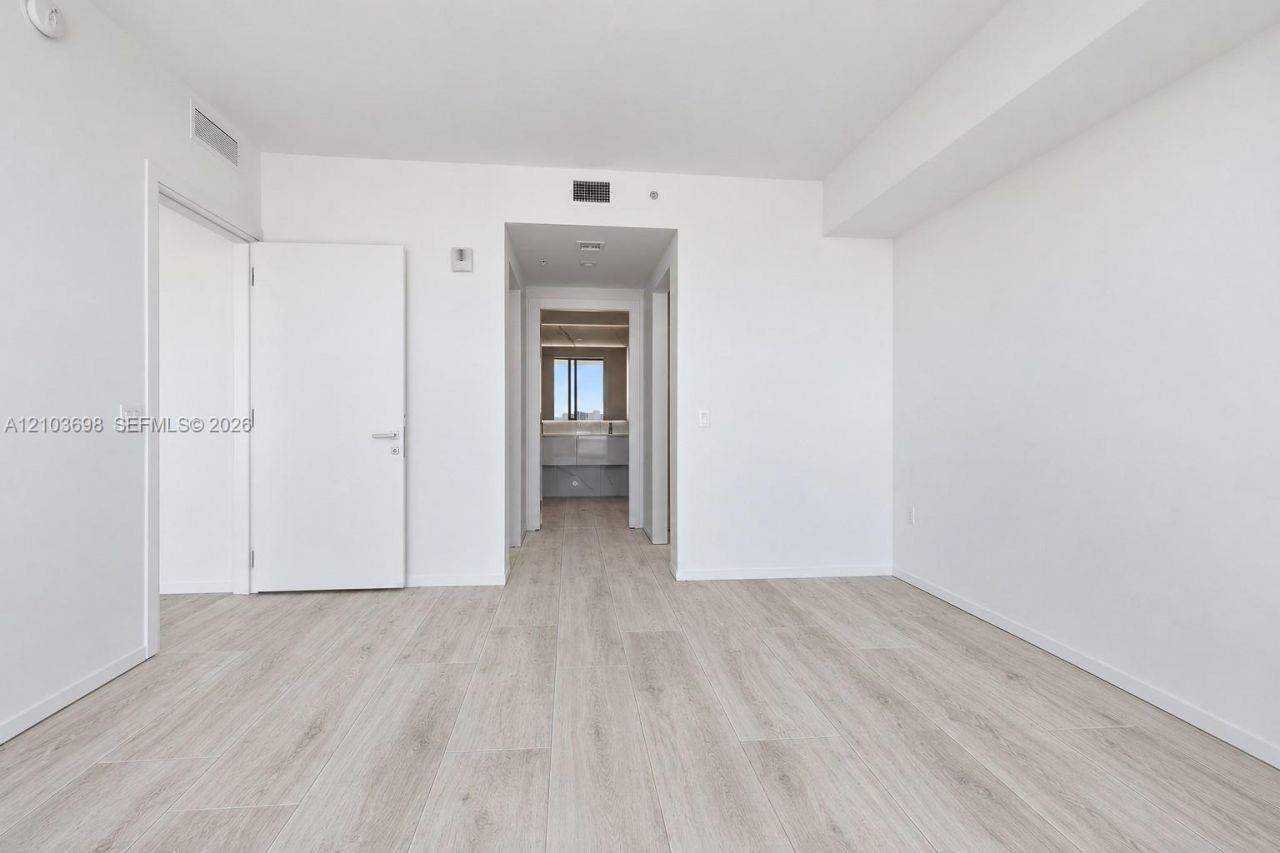 1170 E Hallandale Beach Blvd, Unit 1612, Hallandale Beach, FL 33009 Photo