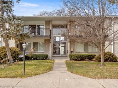 8545 Kennedy Circle, Unit 3, Warren, Mi 48093