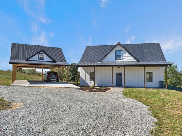 689 Amonett Cir , Byrdstown, TN 38549