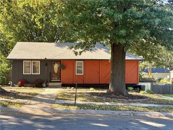 401 NE Sunnyside School Road, Blue Springs, MO 64015