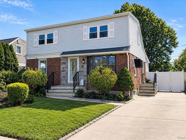 5 Edward Avenue , Hicksville, NY 11801
