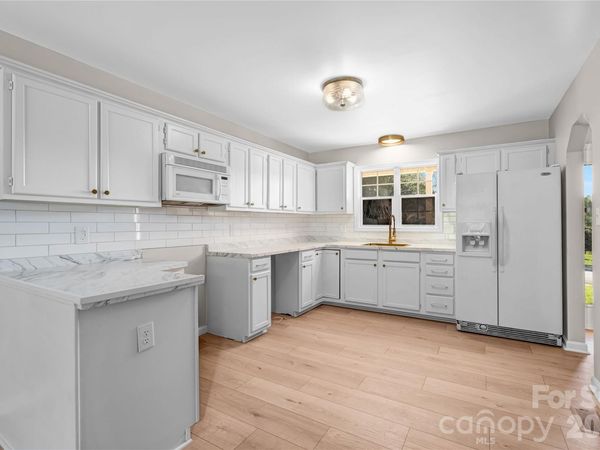 2065 Gary Lane, Hickory, NC 28602