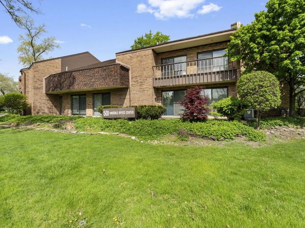 501 W Ogden Avenue, Unit 4, Hinsdale, IL 60521