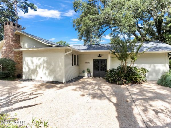 414 General Pershing Avenue, Ocean Springs, MS 39564