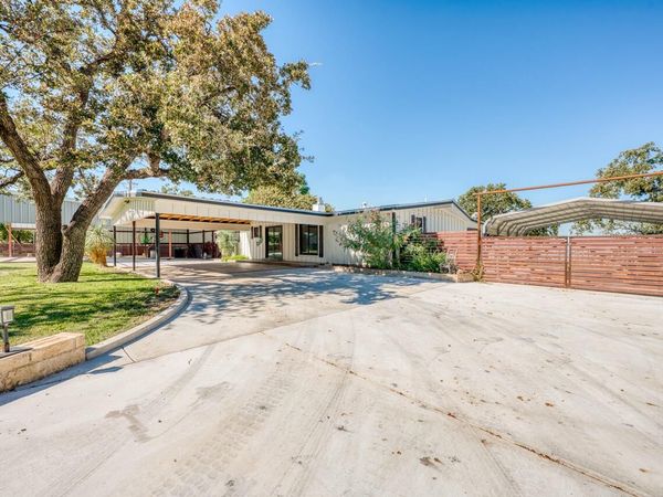 106 Pebble CIR, Buchanan Dam, TX 78609