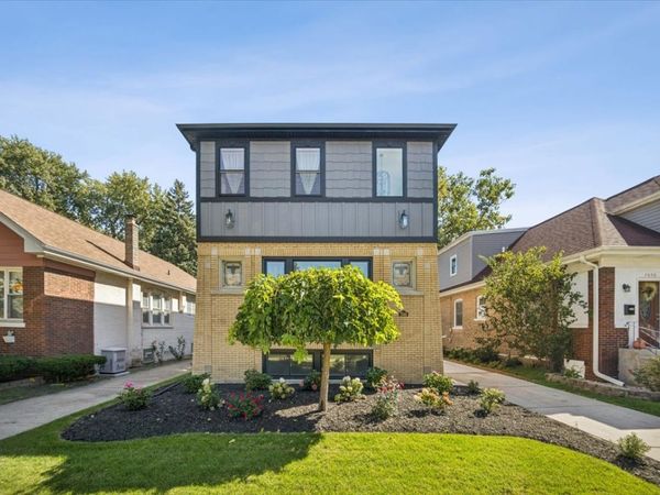 7048 26th Parkway , Berwyn, IL 60402