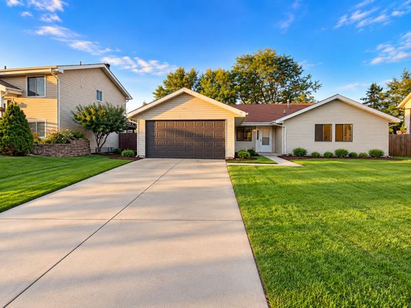 1191 Hialeah Lane , Hanover Park, IL 60133