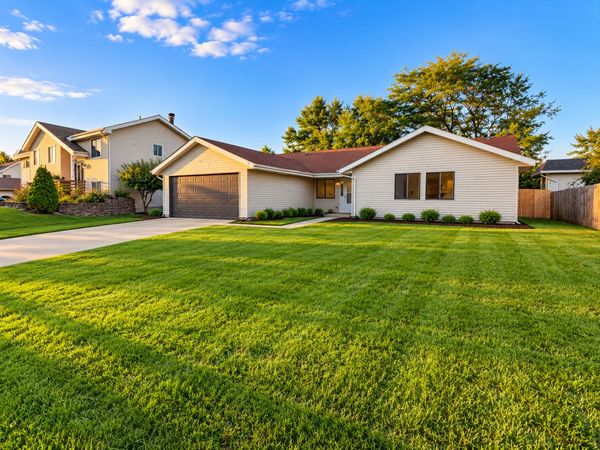 1191 Hialeah Lane , Hanover Park, IL 60133