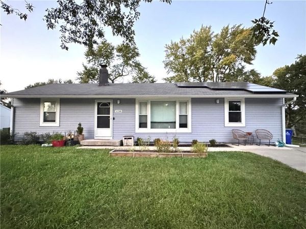 1210 NE Shady Lane Drive, Gladstone, MO 64118