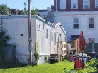 8 S FRONT STREET, SAINT CLAIR, PA 17970