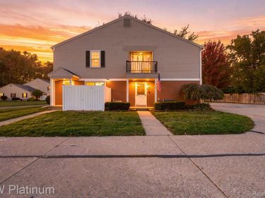 24487 Meadowbridge Drive, Clinton Township, Mi 48035