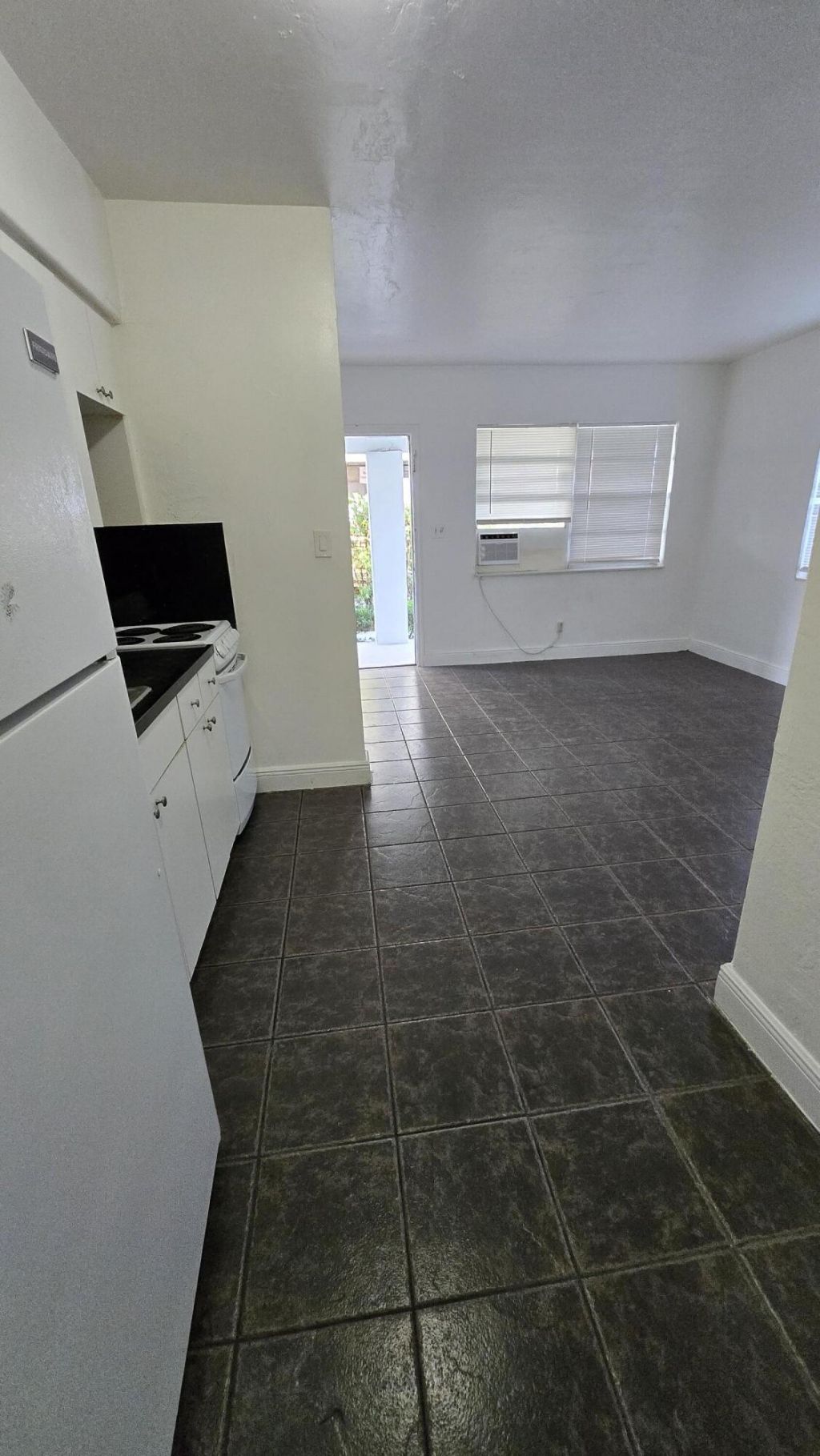 1012 NW 2nd Avenue, Unit 4, Hallandale Beach, FL 33009 Photo