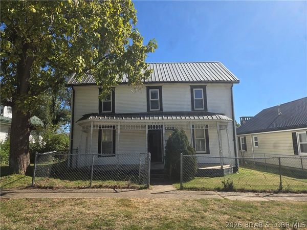208 Main , Stover, MO 65078