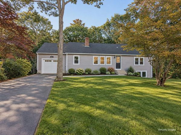 562 Mariner Circle , Cotuit, MA 02635