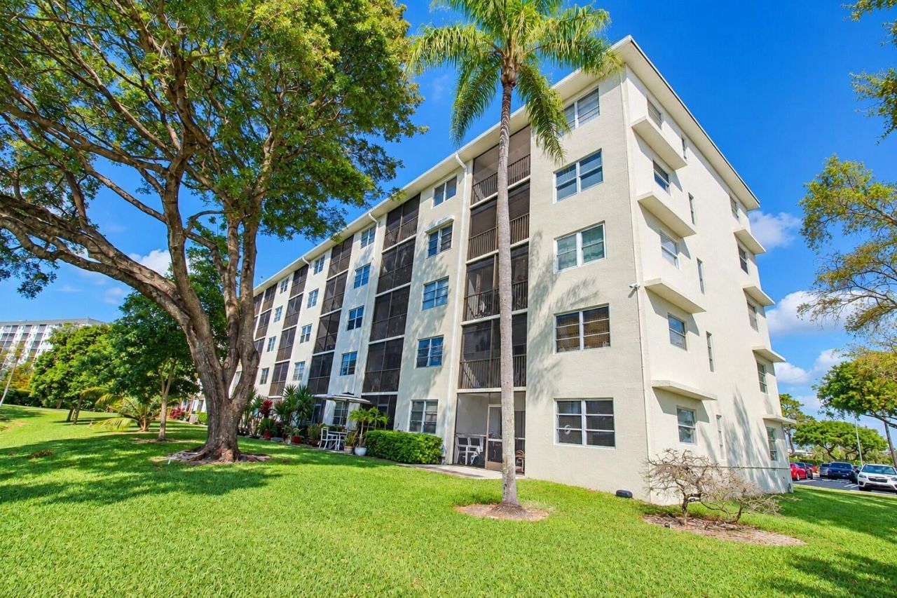 2230 N Cypress Bend Drive, Unit 410, Pompano Beach, FL 33069 Photo