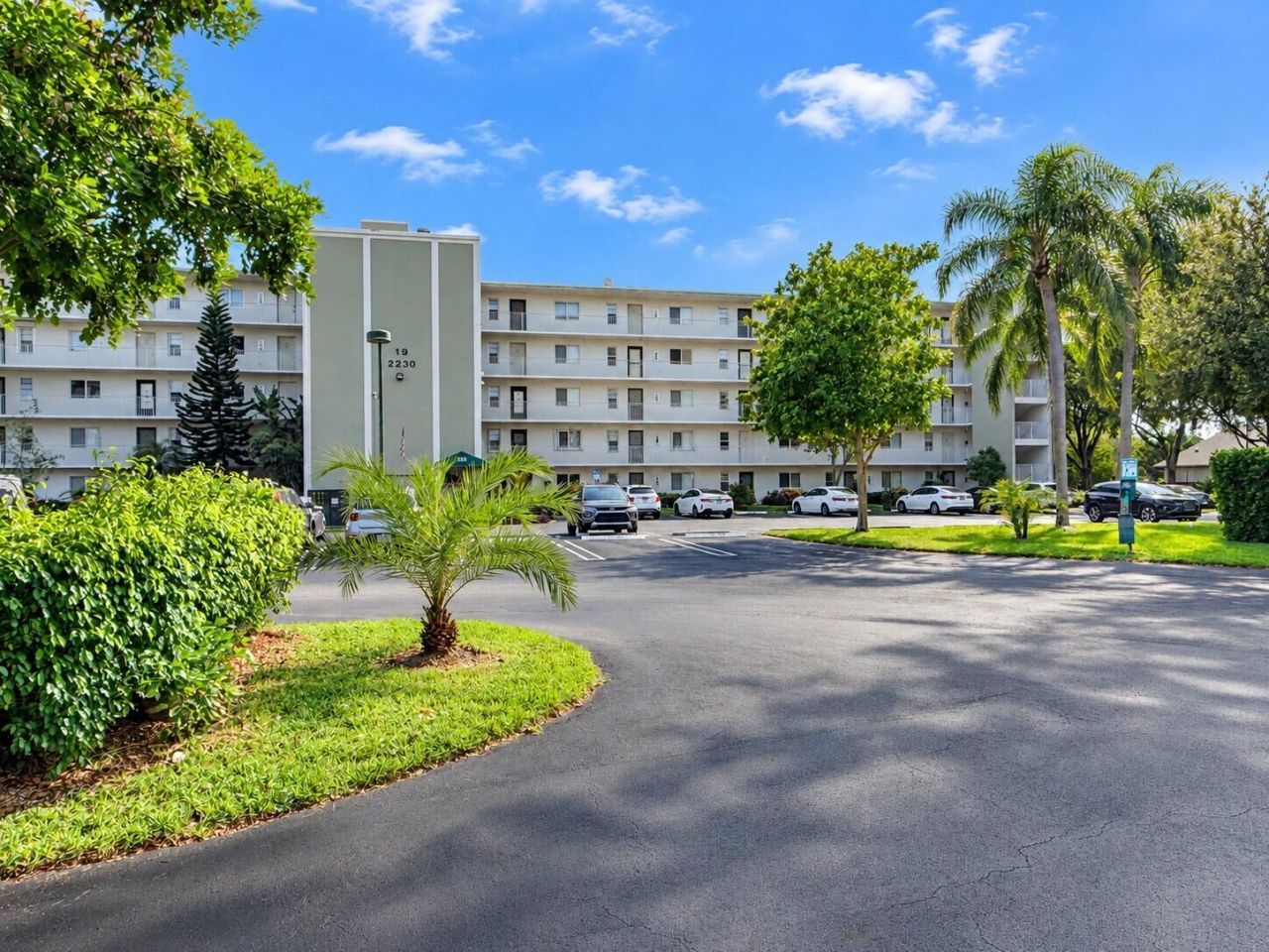 2230 N Cypress Bend Drive, Unit 410, Pompano Beach, FL 33069 Photo