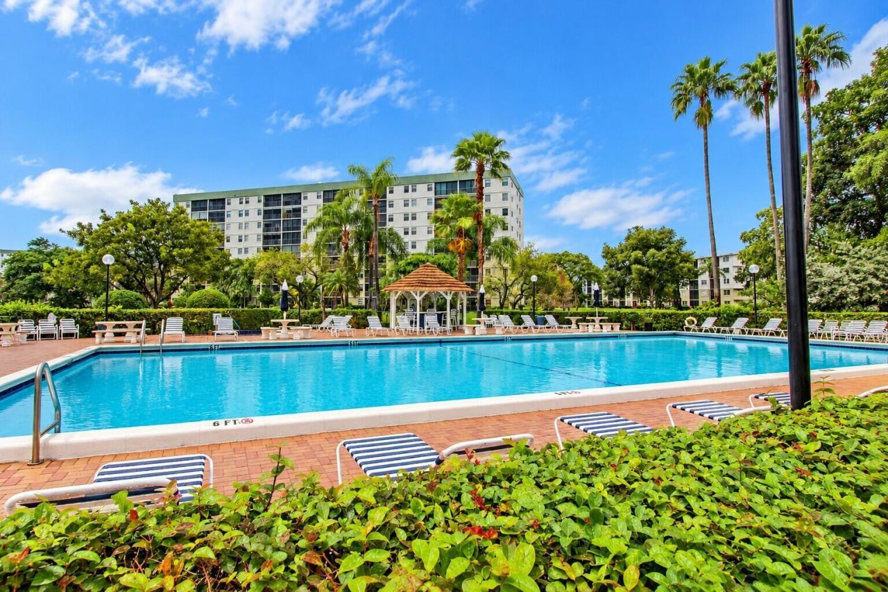 2230 N Cypress Bend Drive, Unit 410, Pompano Beach, FL 33069 Photo