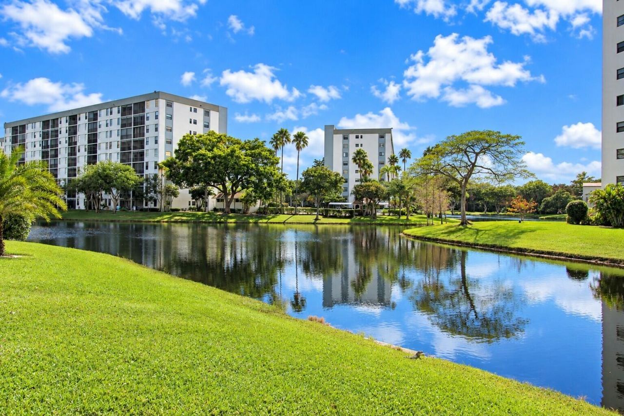2230 N Cypress Bend Drive, Unit 410, Pompano Beach, FL 33069 Photo